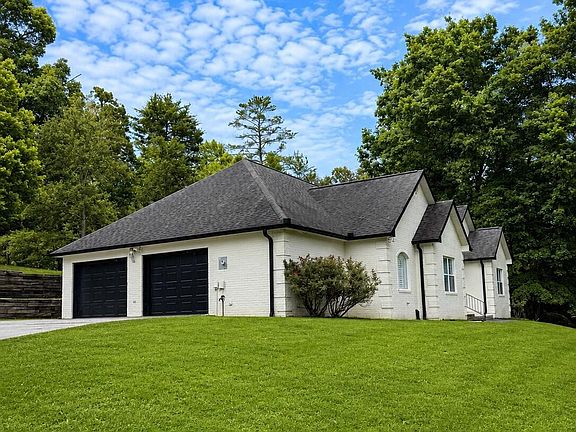 2nd image of 2247 Battle Hill Rd