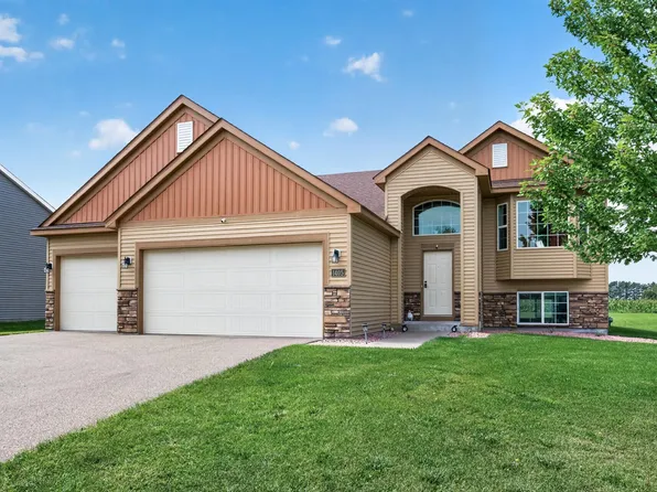 1405 Carlson Dr, Isanti, MN 55040