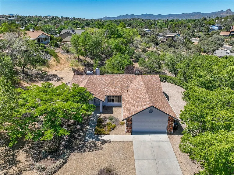 379 Badger Ct — Photo 35
