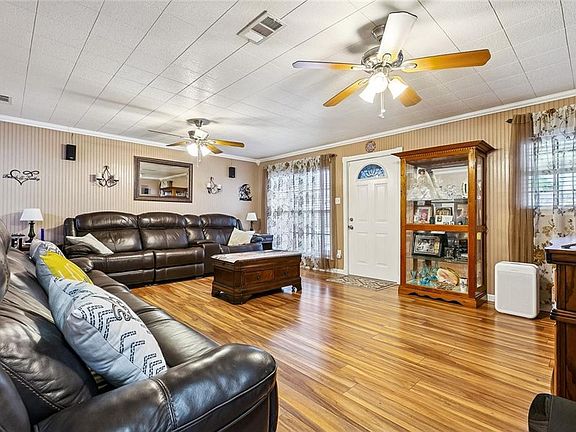 4th image of 152 Felicia Dr