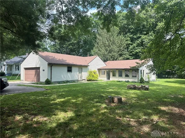 1358 Hanes Rd, Dayton, OH 45434