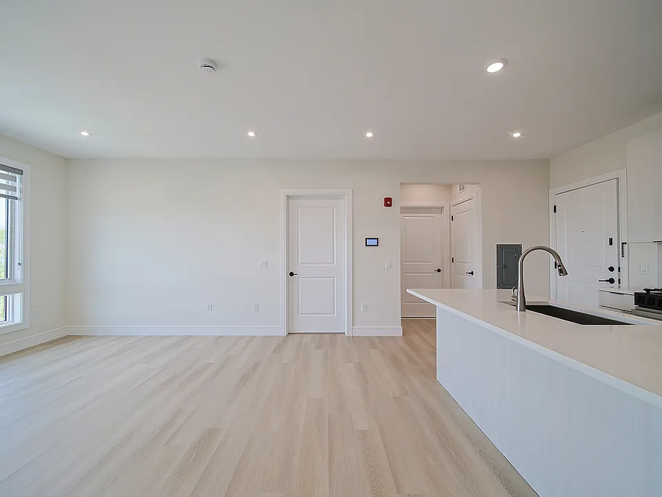 401 E Central Blvd #2C