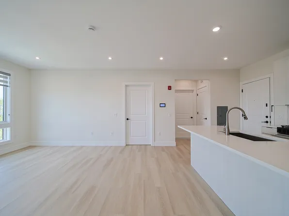 401 E Central Blvd, Palisades Park, NJ