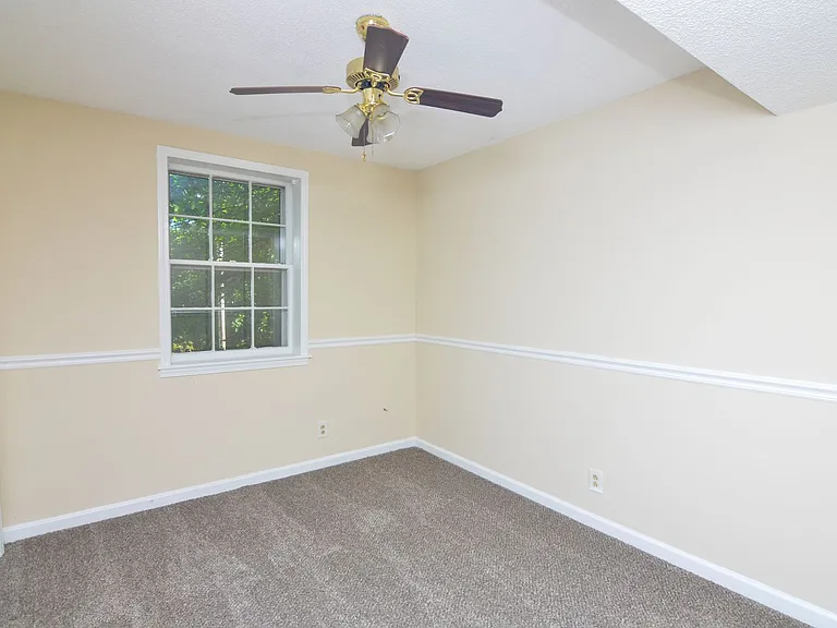 708 Heidi Ct — Photo 10