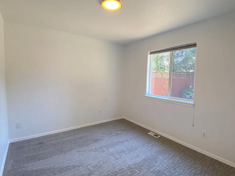 5023 NE 11th Ave — Photo 8