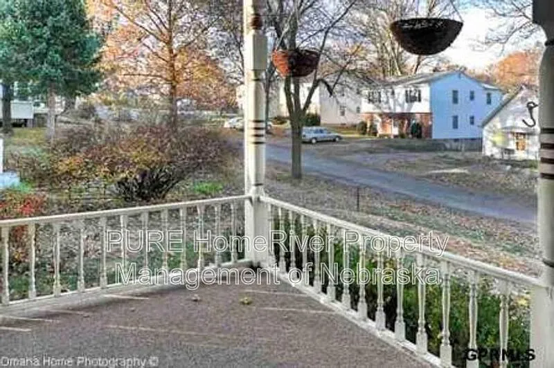 1009 N 49th Ave