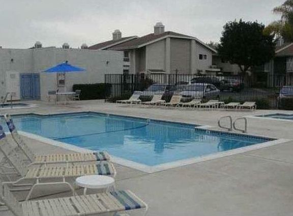 2nd image of 811 W Fletcher Ave #207