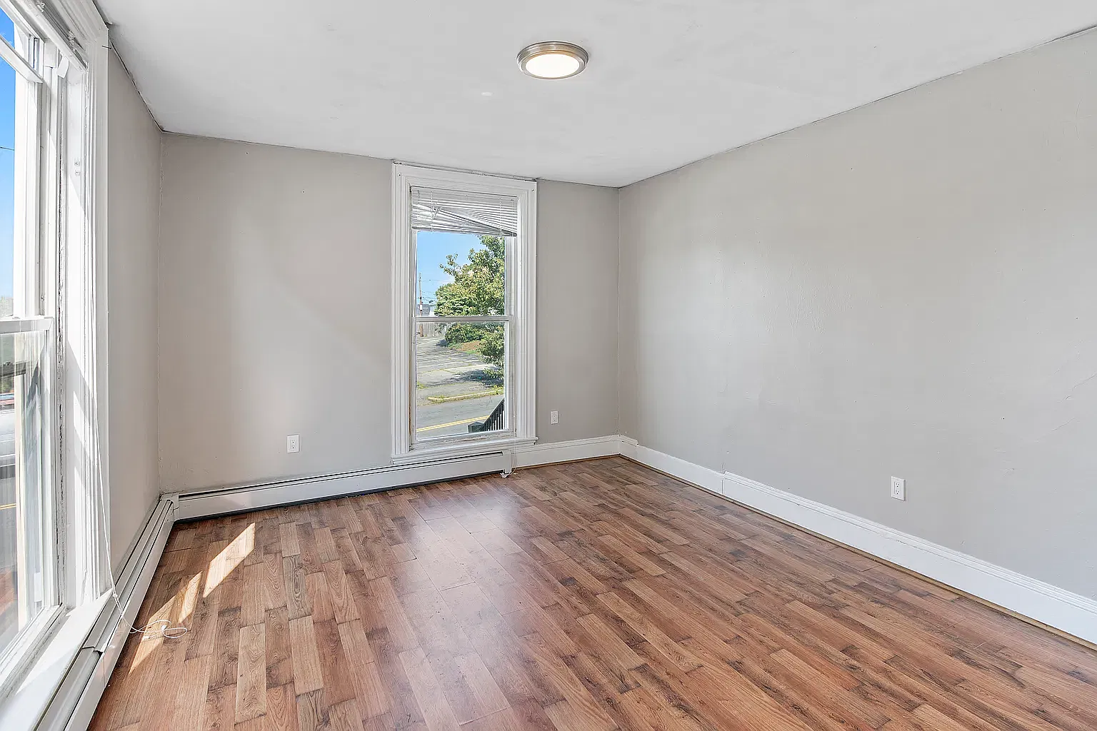 2 bed, 800 sqft, $1,600 — Photo 2