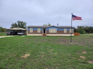 906 Maple St, Calvert, TX 77837