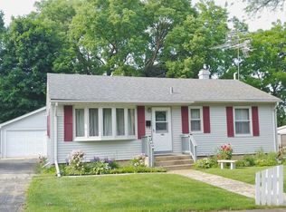 140 James St, Montgomery, IL 60538