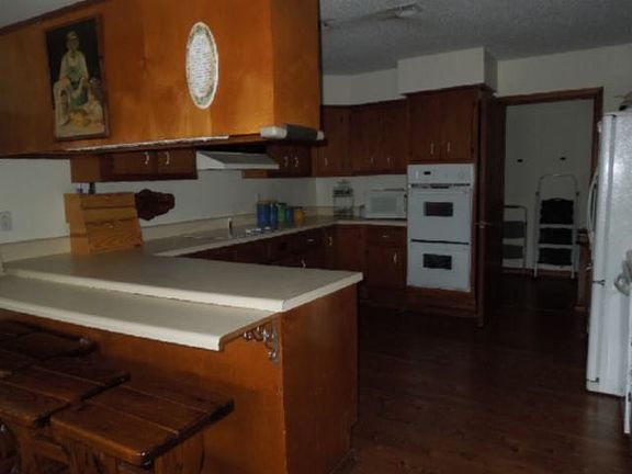 2nd image of 252 Oakwood St