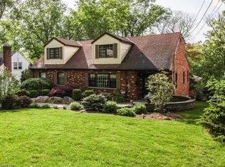 31 N Baums Ct, Livingston, NJ 07039