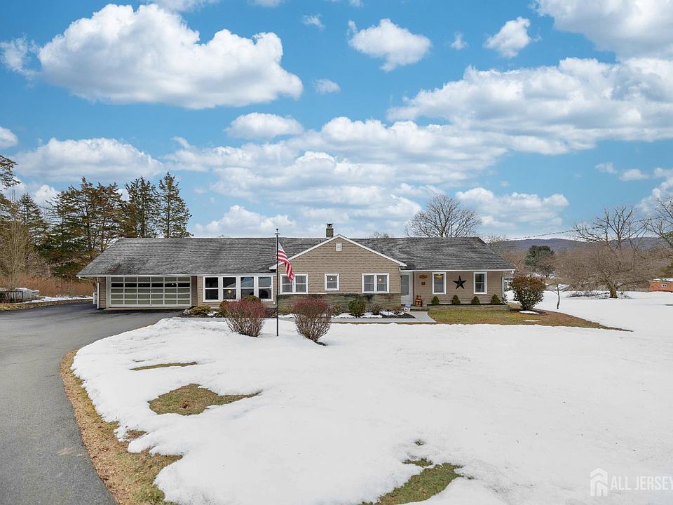 1st image of 16 Dogwood Ln