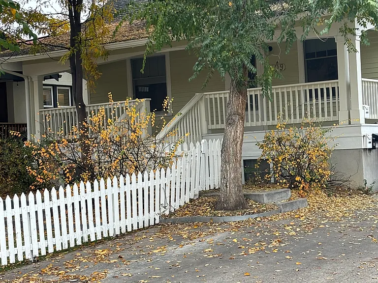 909 Venice St — Photo 1