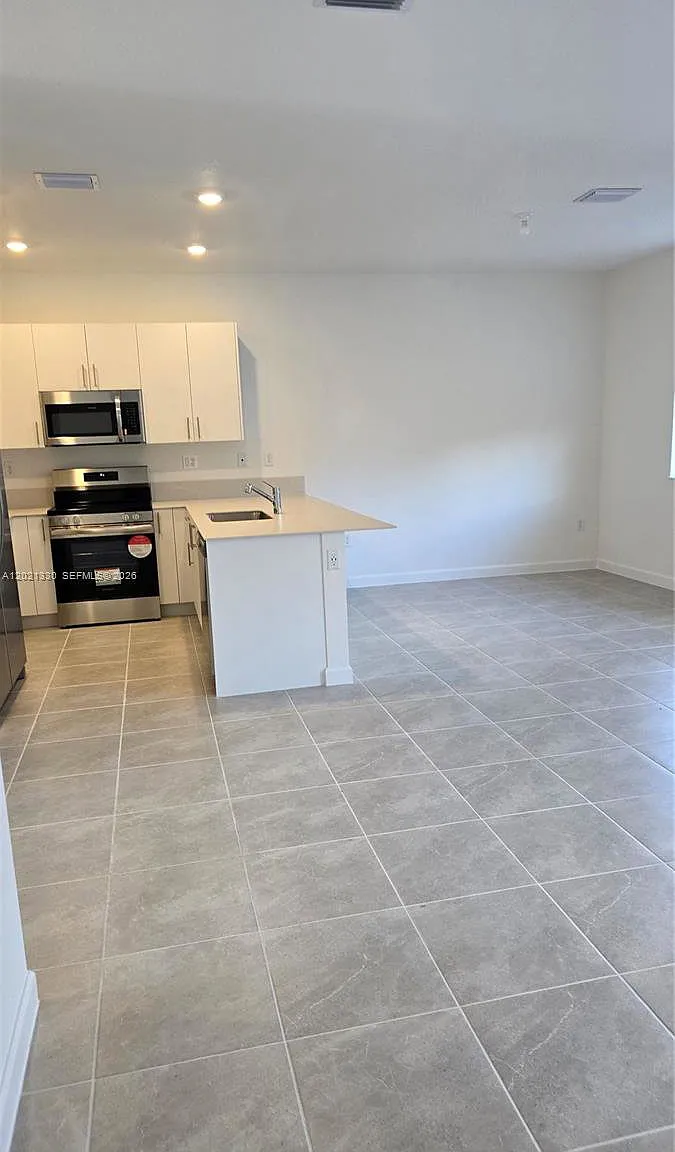 4 bed, 3.5 bath, 1742 sqft, $2,700 — Photo 1