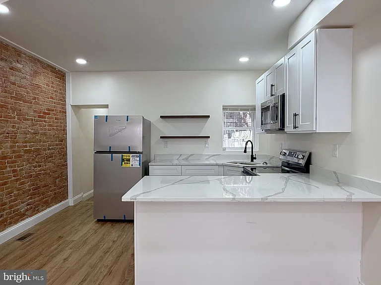 2762 Martha St — Photo 25