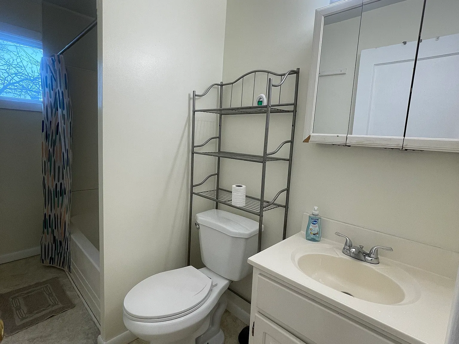 3 bed, 1400 sqft, $1,300 — Photo 4