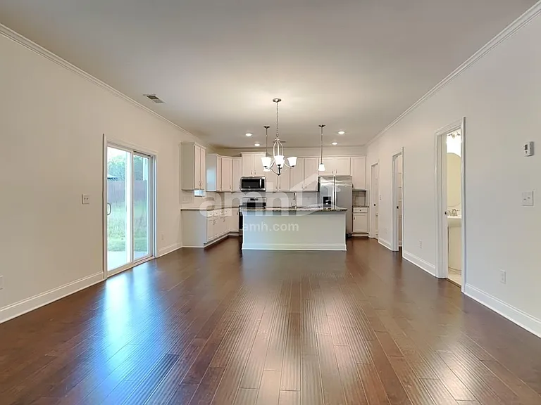 515 McMillan Ln — Photo 4