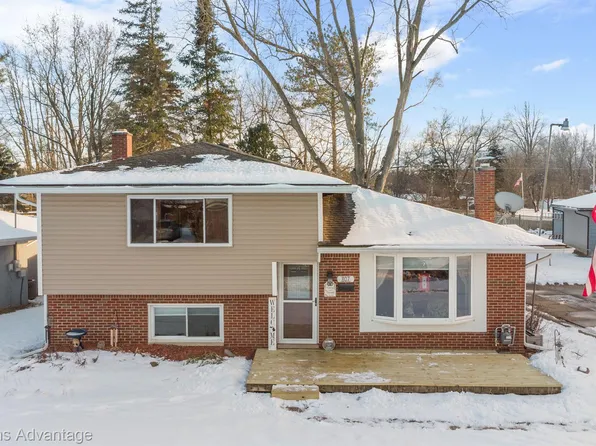 807 Worchester Dr, Fenton, MI 48430