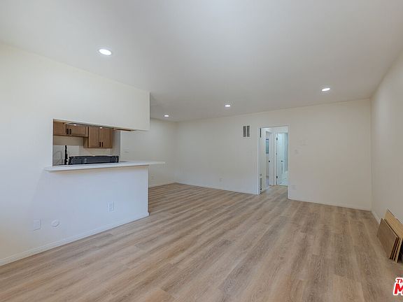2nd image of 1118 Waterloo St APT 2