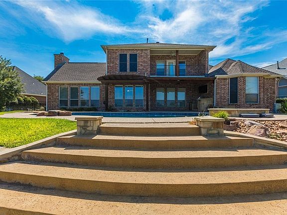 2nd image of 2800 Mira Vista Ln