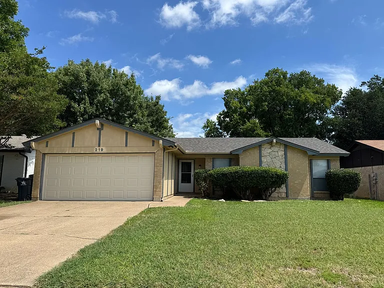 219 Volunteer Dr — Photo 1
