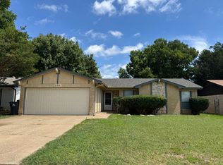 219 Volunteer Dr, Arlington, TX 76014