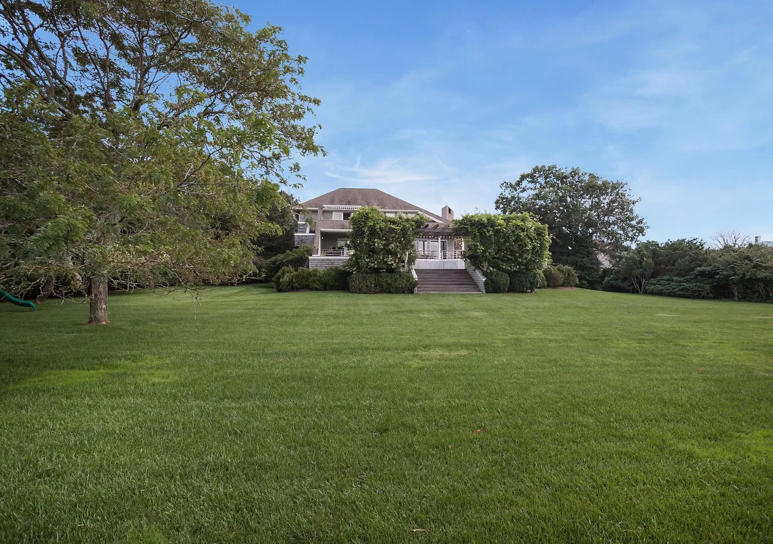 4 bed, 3600 sqft, $20,000 — Photo 2