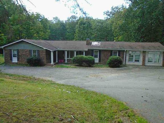 3rd image of 305 Sawmill Rd