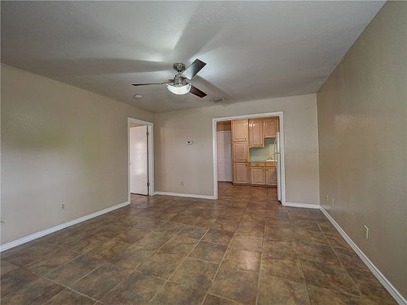 3rd image of 5841 Crestmore Dr #B