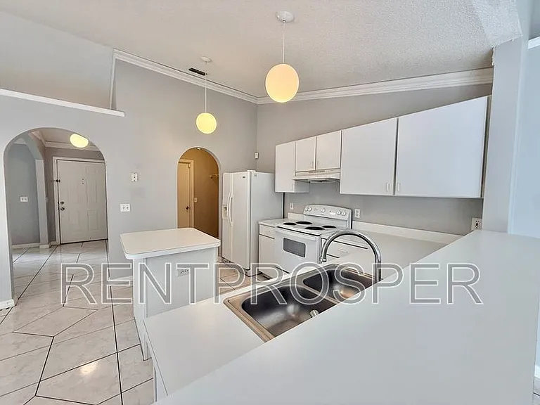 220 Canterbury Ct — Photo 5