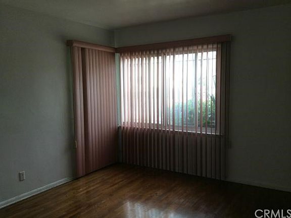 4th image of 10245 S Van Ness Ave