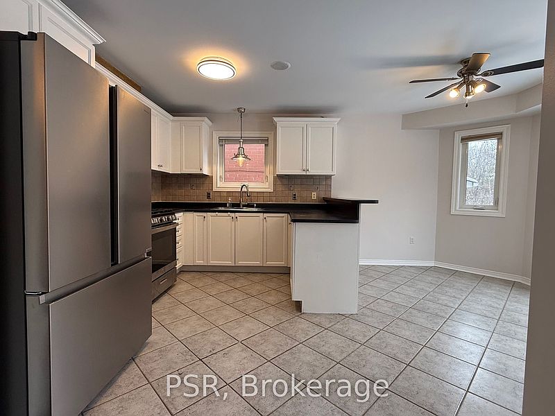 Mississauga House for rent - 3 Bedrooms — photo 2
