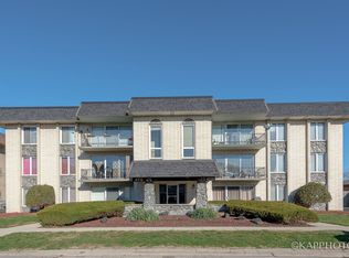 4712 W 106th Pl APT 1B, Oak Lawn, IL 60453