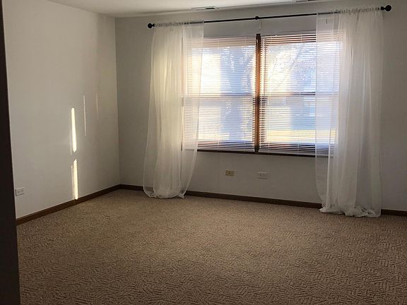 5th image of 1060 W Kane St