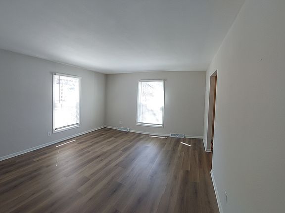 3rd image of 2325 Pebble Valley Rd