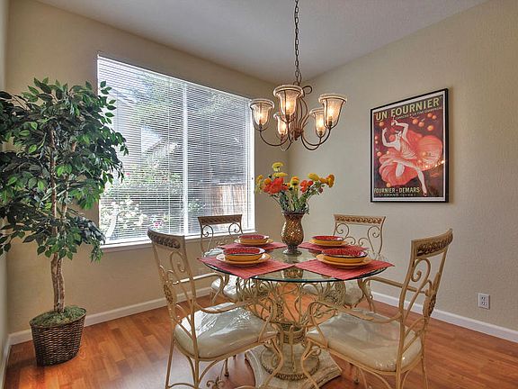4th image of 1079 McKay Dr
