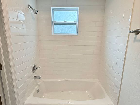 5th image of 122 Hibiscus Dr #1
