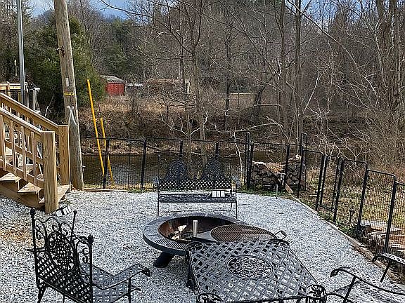 3rd image of 144 Canada Rd