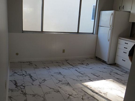 2nd image of 2311 John Ct APT 3
