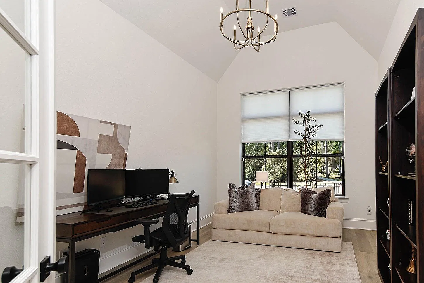 4 bed, 4.5 bath, 3708 sqft, $6,550 — Photo 4