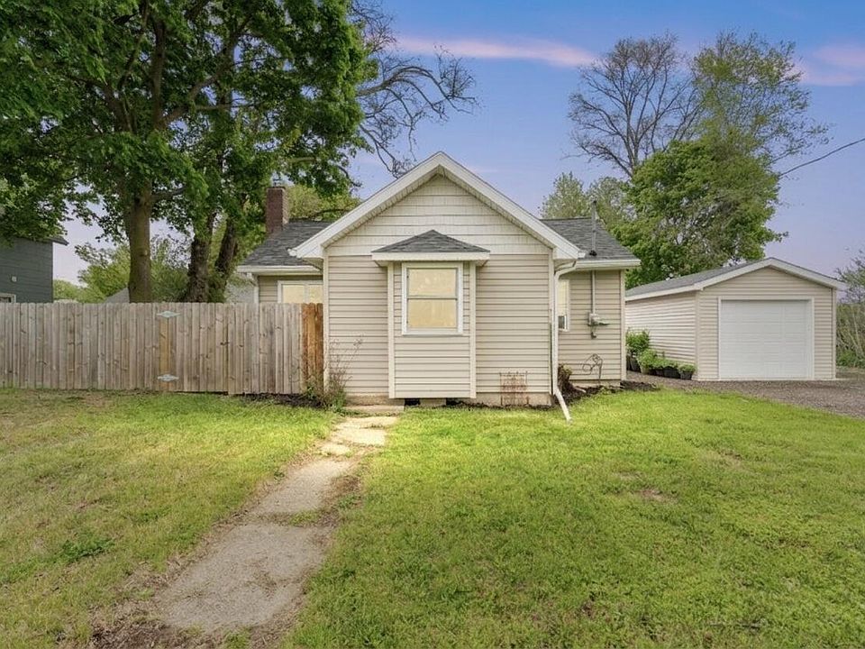 1st image of 937 124th Ave