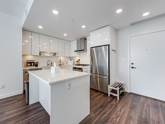 2nd image of 518 Clarke Rd #1507