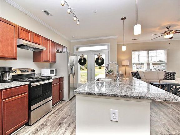 5th image of 107 Vincent Pl APT 105