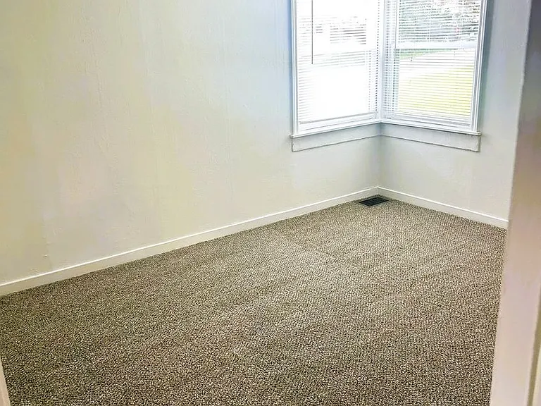 110 Capitol Blvd — Photo 5