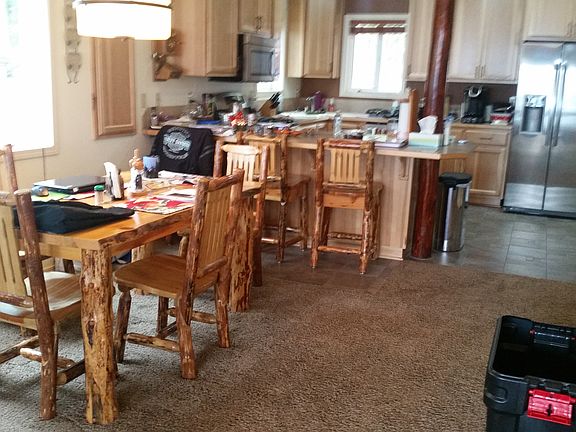 Dinning room/kitchen area
