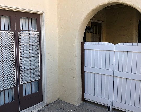 2nd image of 239 S Berendo St
