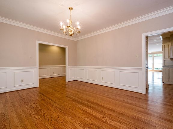 5th image of 46 Alsace Ct