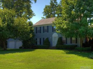 35 Buckingham Meadow Rd, Setauket, NY 11733