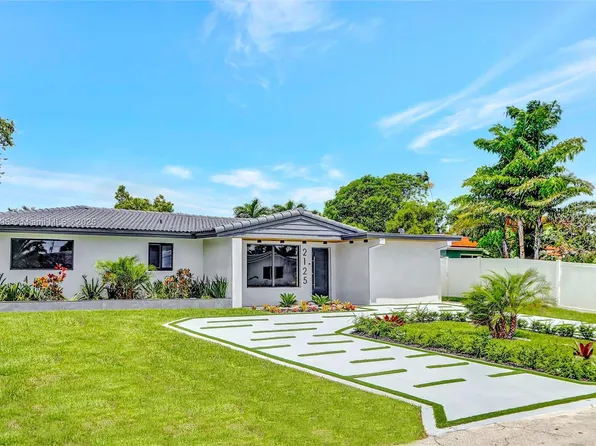 2125 NE 17th Ave, Wilton Manors, FL 33305